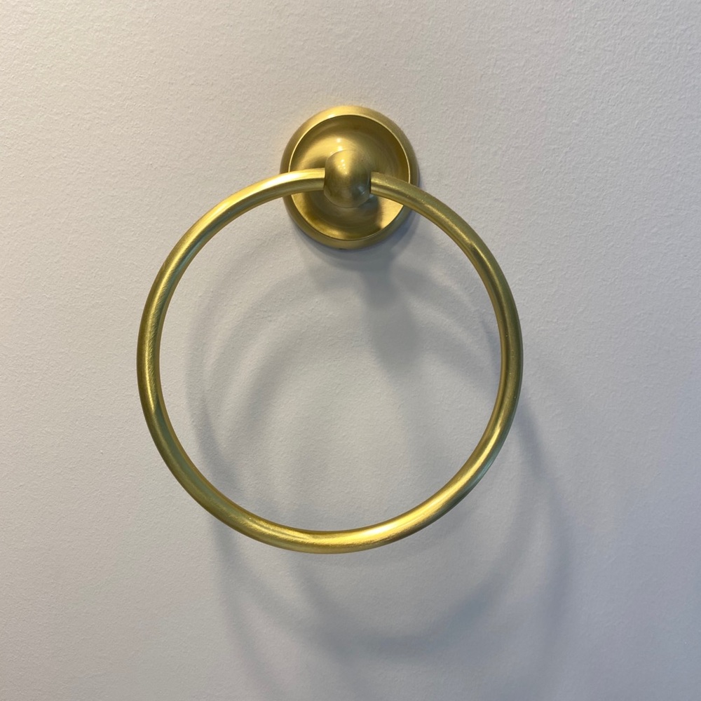 Set of 2 gold/bronze mounted towel rings